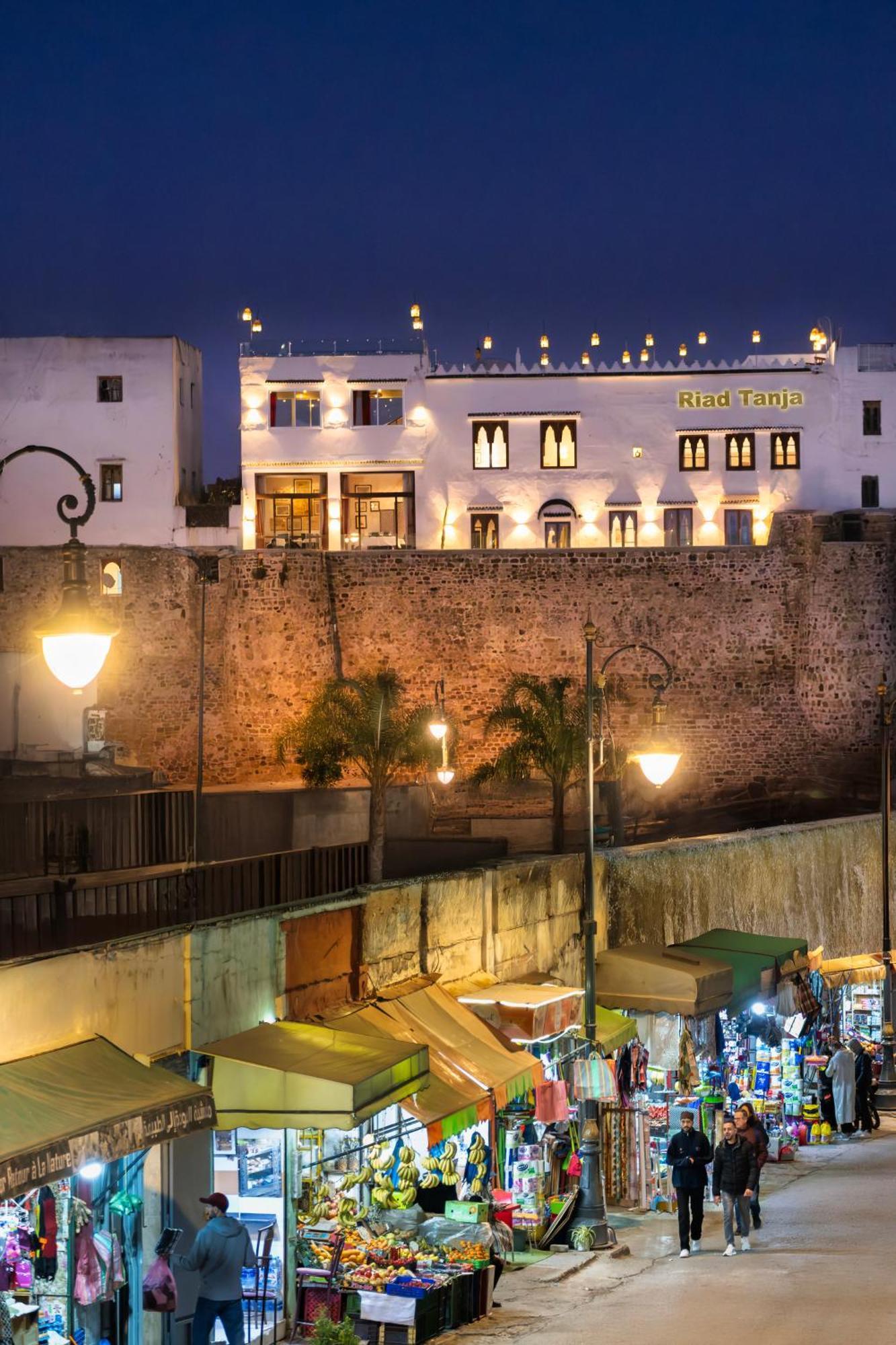 Riad Tanja By Chef Moha Tangier Bagian luar foto